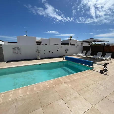 Vila Casa La Lomada In *